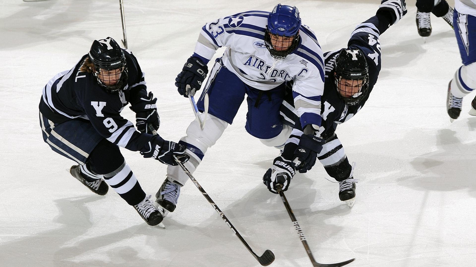 象棋国手走进宝安区孝德学校,与中小学象棋爱好者进行指导棋对弈