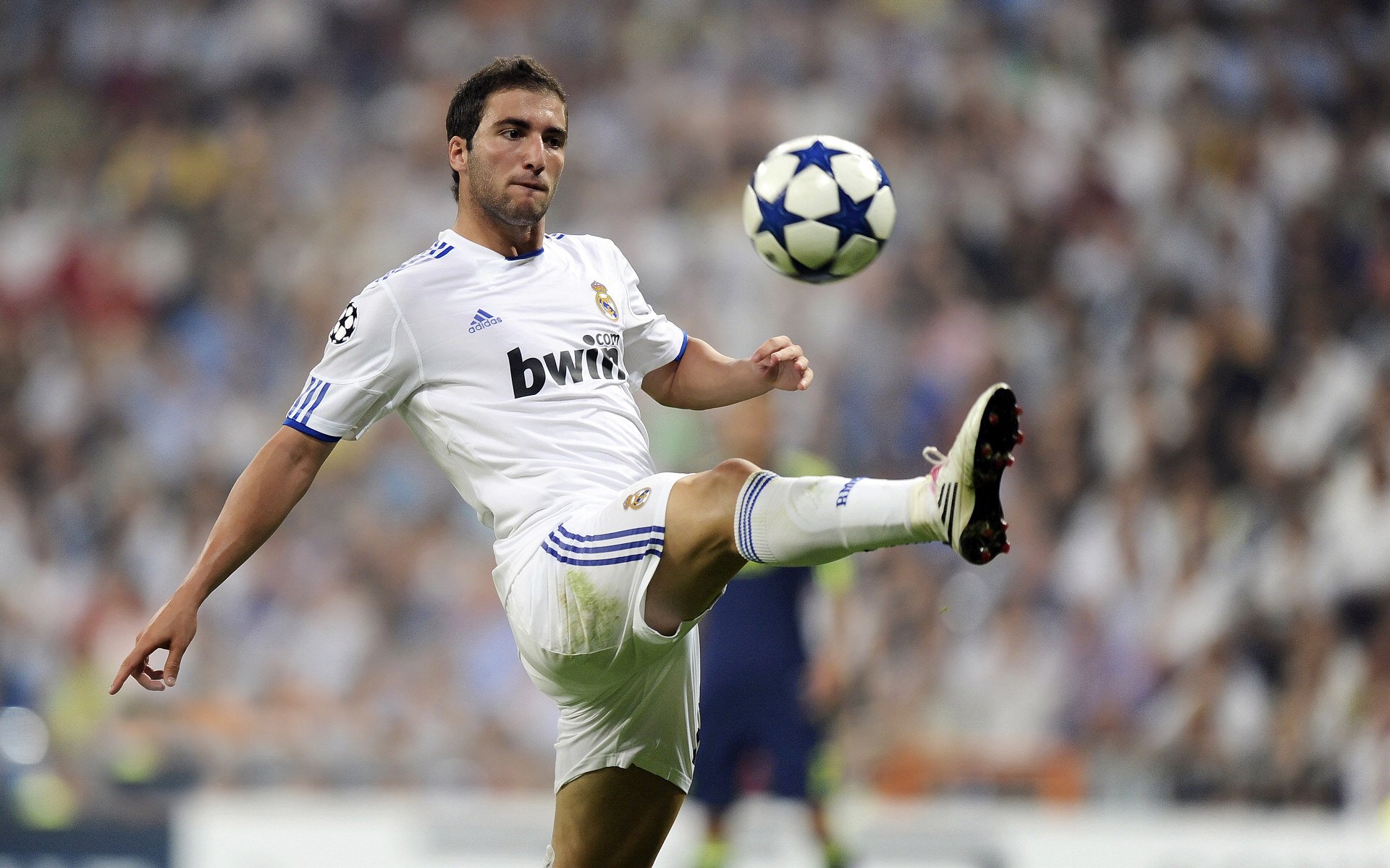 “胡利安·门德斯:阿根廷美洲狮队的新希望,未来依赖他的进攻”